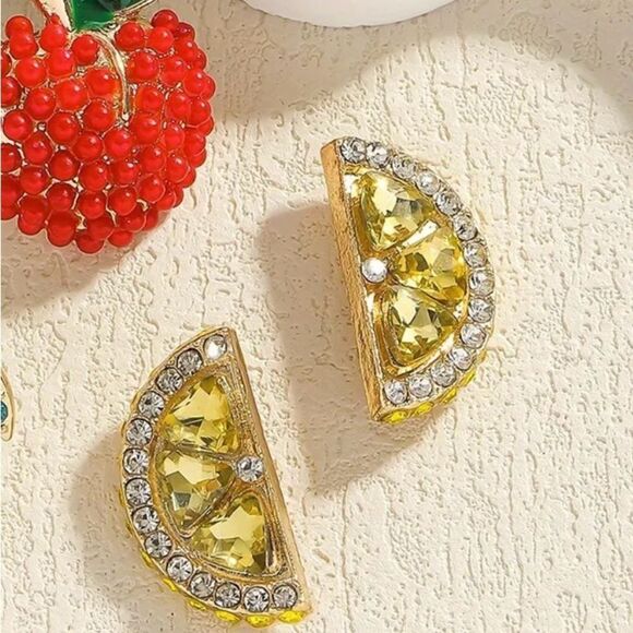 🍋 Betsey Johnson sparkling crystal lemon wedge earrings 🍋 - Picture 7 of 7